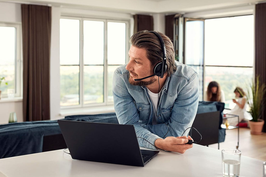 Wired Headset with Noise Cancelling Microphone L121718