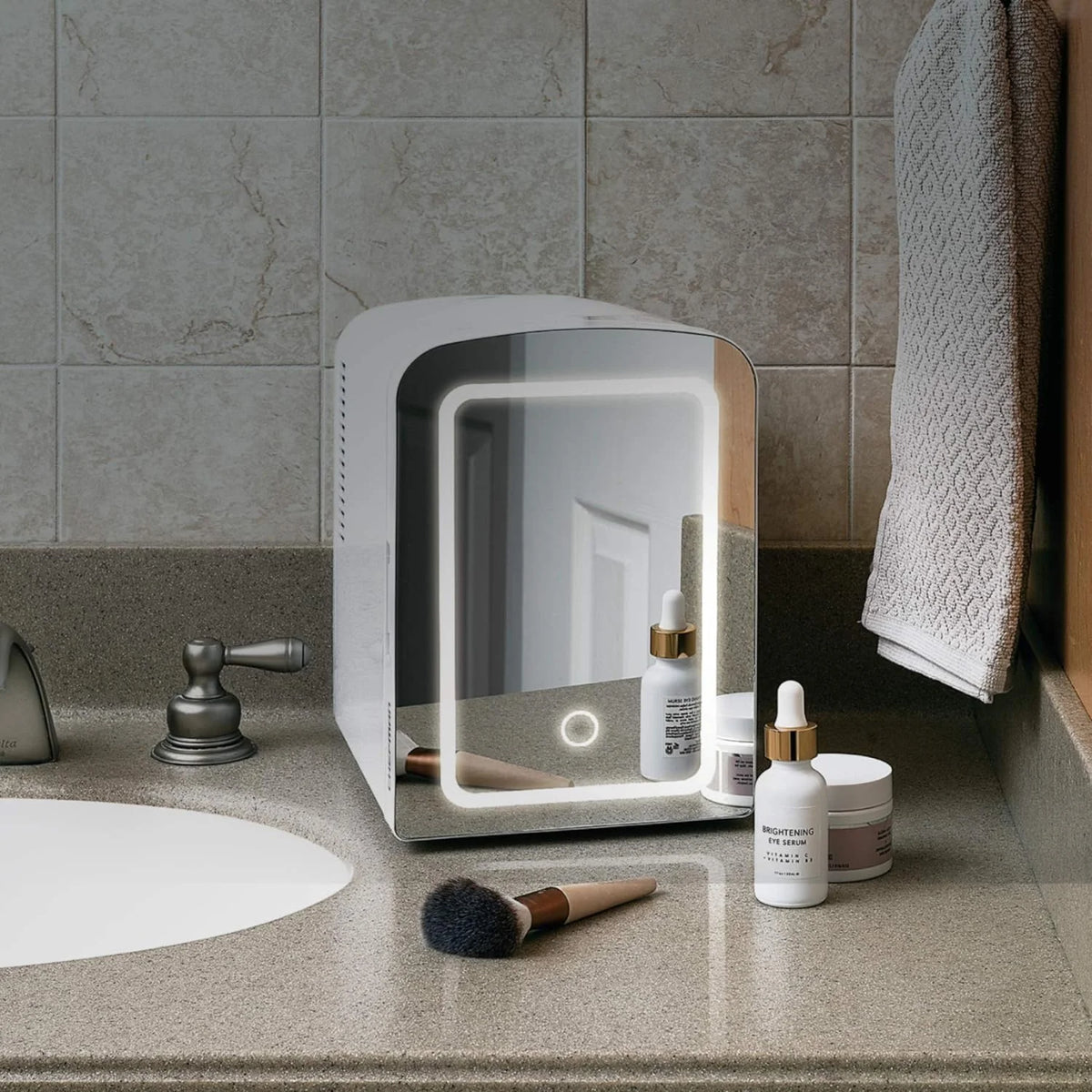 Portable 4L Mini Fridge White R764