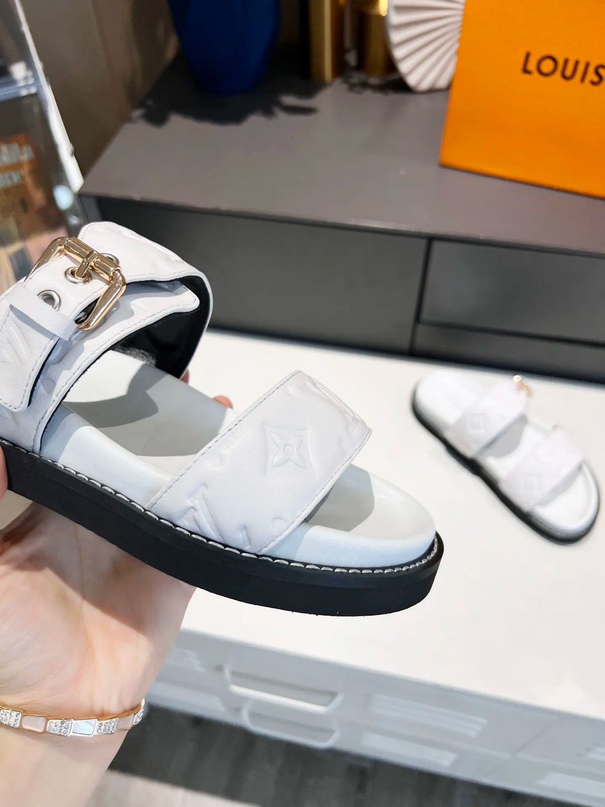 Women's Flat Mule White E233