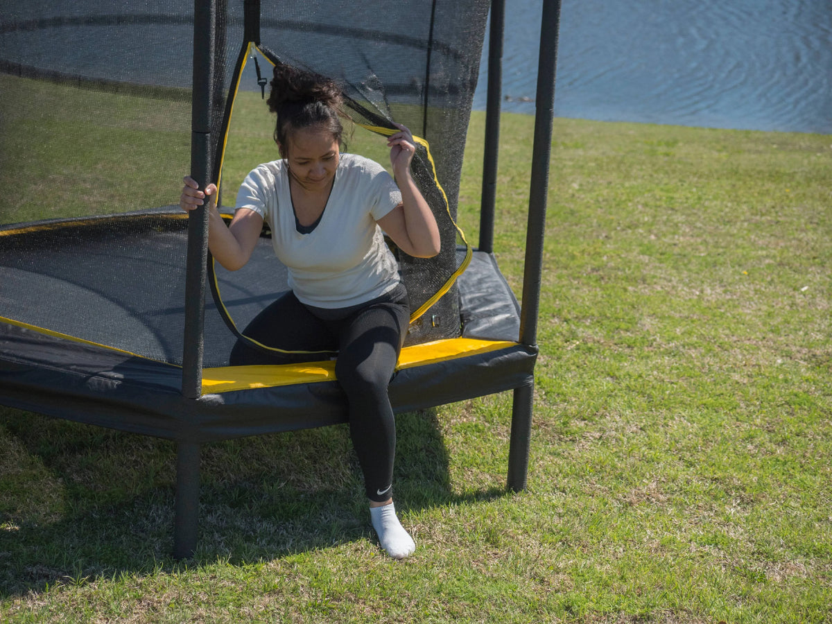 7.5-Foot Trampoline with Enclosure Z59080