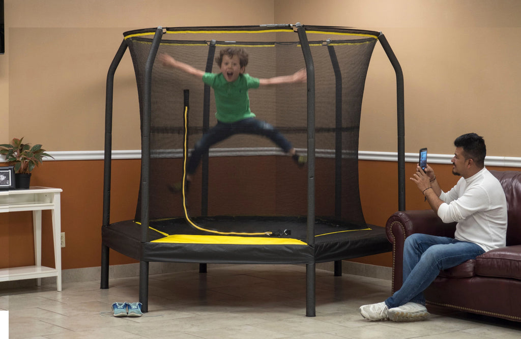 7.5-Foot Trampoline with Enclosure Z59080