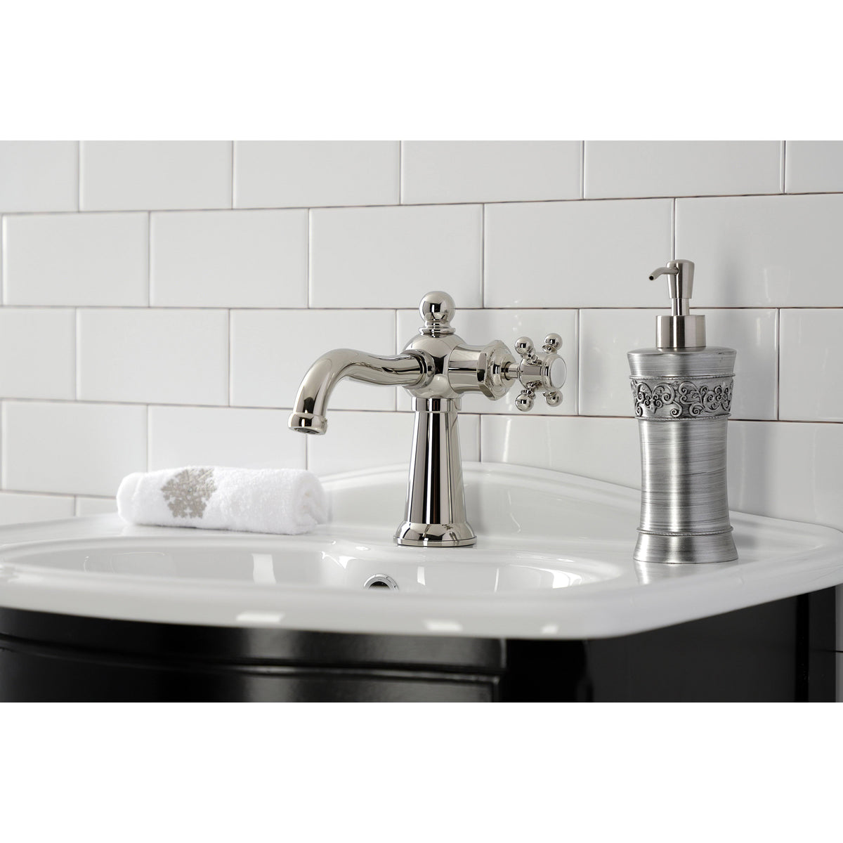 Single-Handle Bathroom Faucet with Push Pop-Up U955